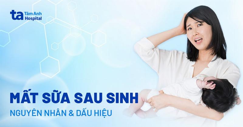Em bé sơ sinh bú mẹ trông thật hạnh phúc cho thấy lượng sữa đủ đầy